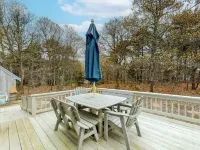 Wood Duck Retreat, minutes from Beach and Pond! On bike path Hotéis em Eastham
