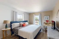 Nautical Nook: 1B/2B with Oversized Balcony