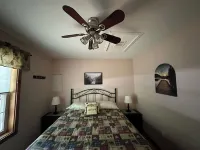 Country cabin for two near Pine Creek within minutes to area attractions!