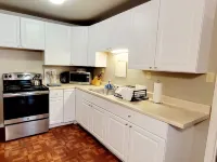 NEW!! Sleeps 4 with Hotel style check-out on 12 acres Hotels in Littleton