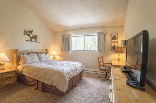 Spacious 3Bed condo 5 min from Winter Park, walk 2 Town & steps from bus stop!