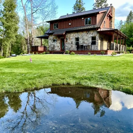 Riverfront Luxury Cabin With Pond And Hot Tub