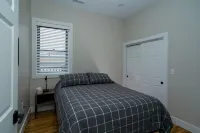 Luxury Stay DT Houghton 2 Bed, 1 Bath Suite C Hotels in Houghton