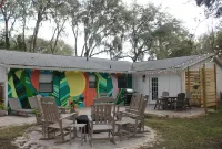 Golf Cart! Fire Pit! 5 mins to Beach/Downtown! 2 Kings/4BR! Отели рядом с достопримечательностью «Шоппинг-центр Амелия Плаза»