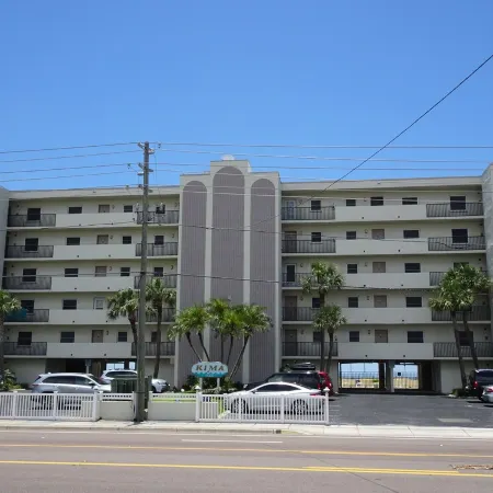 BEACH FRONT CONDO MADEIRA BEACH 2nd FLOOR AWESOME VIEW AND LOCATION