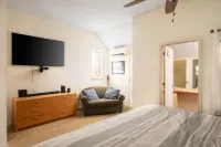 Family-friendly condo with amenities minutes from StoryLand & ski mountains! Hotels in Bartlett