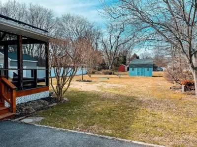 New! Stylish downtown home w/awesome outdoor area!