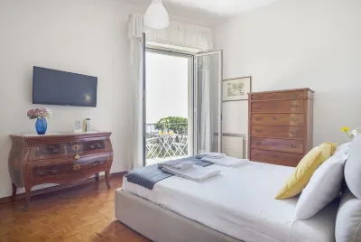 Apartment for 8: modern, spacious, kids-friendly, stunning view on the bay 普斯里普住宿飯店