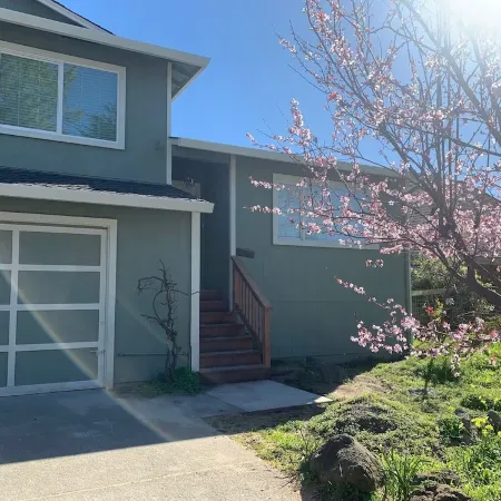 Studio with Private Entrance / Patio / Hot Tub