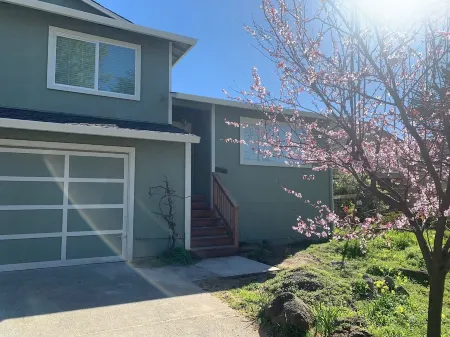 Studio with Private Entrance / Patio / Hot Tub Отели в г. Мосс Бич