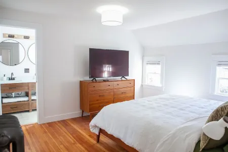 Updated Campus Home Отели рядом с достопримечательностью «Парк Хендрикс»