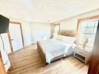 5 Beds ~1 Mile to Camelback with Pool, Fireplace, Firepit, BBQ, Game Room & more