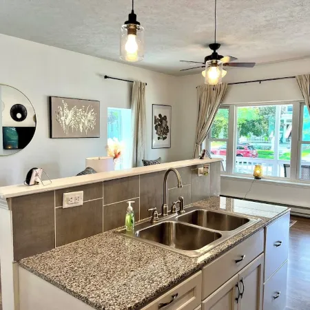 Serene bungalow: Modern Comfort near the Hospital, Power Plants and Campus