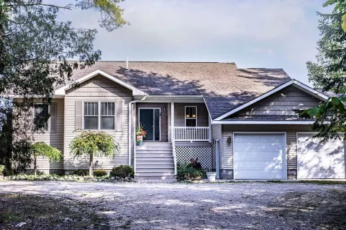 New Listing. Family-friendly home, private sandy beach on Lake Michigan!