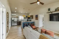 Desert Bliss - Stylish Kennewick 2-bed Home