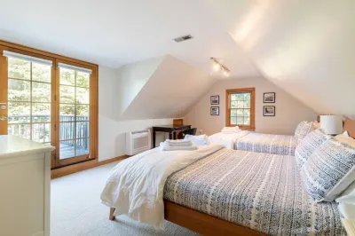 Spacious Getaway Close to Newport & Beaches RK Middletown Square附近的飯店