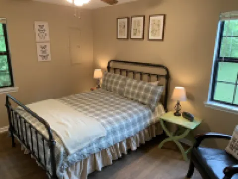 Trout Chalet - Nottely Riverfront, Starlink w/ Roku TV, Easy River Access