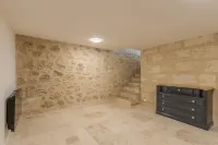 Echoppe Jaurès - typical Bordeaux renovated house 3 bedrooms/3 bathrooms Hotels in Talence
