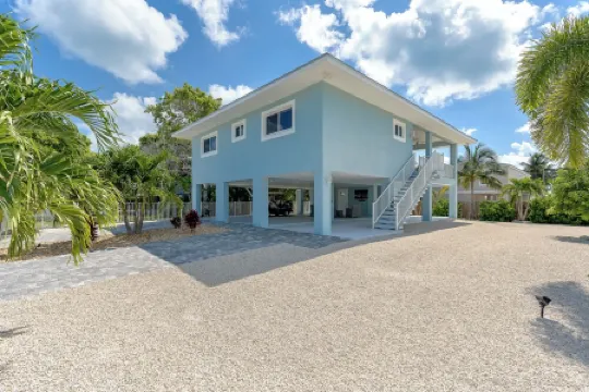 Experience the relaxation and breathtaking natural beauty of the Florida Keys.