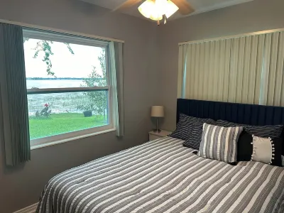 Cozy House in Peaceful Lake Alfred with AC, WiFi Very Secluded.