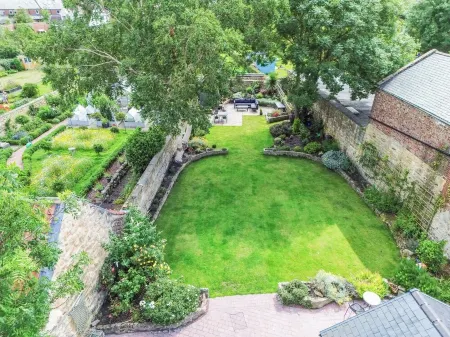 CROSS HOUSE APARTMENT Dog Friendly Barn Conversion in the Heart of Warkworth Отели рядом с достопримечательностью «Warkworth Golf Club»