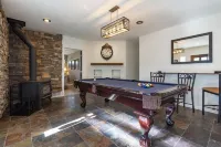 Quiet Downtown House: Private Yard w/Hot Tub; Great Location; Family Hideout