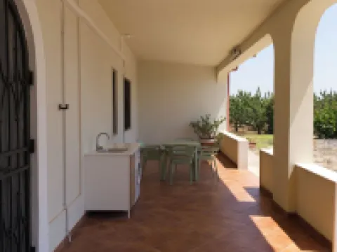 Indipendent Semi-Detached Villa in the Countryside, Surrounded by Greenery โรงแรมในMesagne