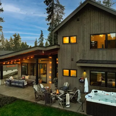 5 King Beds on Golf Course with a VIEW 0.6 mile walk to Winery!