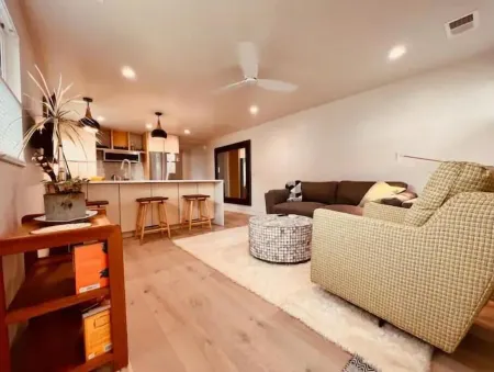 Jus' BeChi "B" Отели рядом с достопримечательностью «Спортивная площадка Уэйв Уотч»