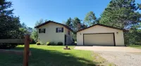 Peaceful retreat on Fawn Lake, local Winery, & minutes from the Dells!