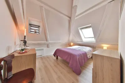 Charmant Appartement à Issenheim, au Pied des Vosges, et di Vignoble Hôtels à proximité de : Maison d'accueil et de formation Saint-Michel