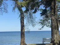 Izaty's Beach Villa - Lakefront 2BR Condo