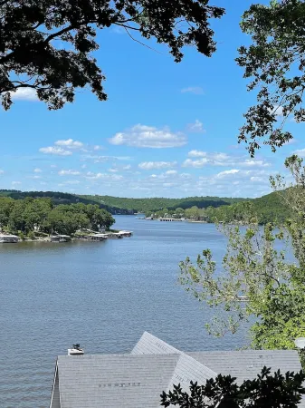 Newly Remodeled 3-bedroom house with Amazing Views of the Lake!
