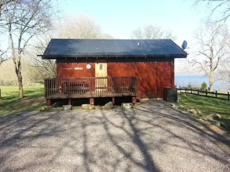 Elevated Loch View Cabin with WiFi, Electric Hot Tub and Mountain Views