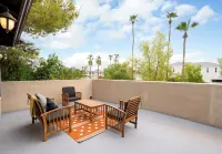 Heated Pool. Spacious Home w Lake Views. Sleeps 16 with tons of entertainment!