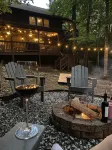 Cabin with hot tub firepit fireplace and game room area!near Helen