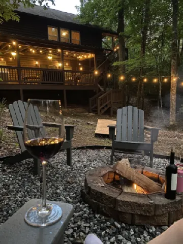 Cabin with hot tub firepit fireplace and game room area!near Helen