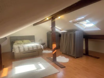 Apartment 10 MN from La Défense (T2) and 40 MN from Porte de Versailles Hotels near RageBoat