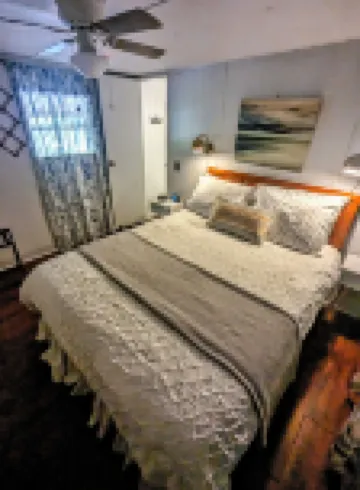 Catchin' 247 - Lakefront hideaway, outdoor spa, bar, firepit!