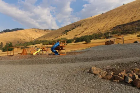 Unbelievable yurt home. 1300 sq ft.  Not your average yurt. Отели в г. Union County