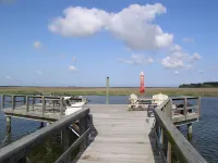 Savannah Whitemarsh Island Cottage on Private Riverfront Estate with Dock - Country Houses