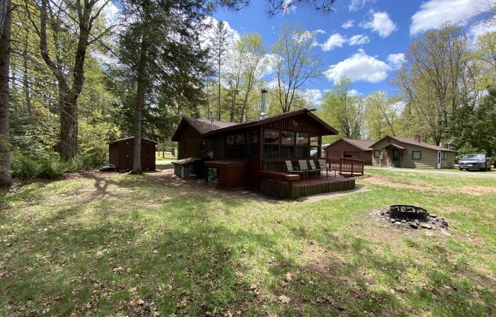 La Vita e Bella -Life is Good- at this pet friendly Northwoods escape