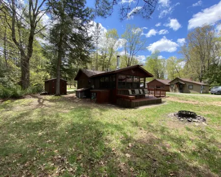 La Vita e Bella -Life is Good- at this pet friendly Northwoods escape Hotels in Phelps