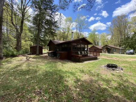 La Vita e Bella -Life is Good- at this pet friendly Northwoods escape