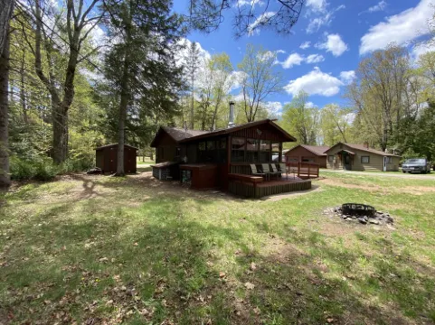 La Vita e Bella -Life is Good- at this pet friendly Northwoods escape