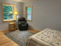 Cozy guest house with beach rights on quiet Highland Lake