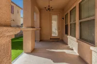 Short or Longer Stays! Spacious Chic Downtown Retreat w/ Community Pool