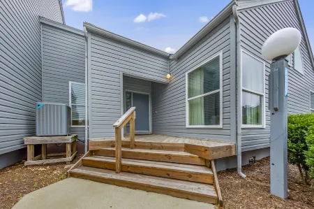 Windjammer Villas Condo in Fairfield Harbour-recreational amenities included!