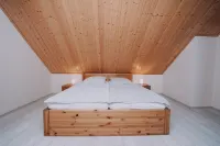 Cottage directly on the lake for 6 persons Hotels in Zetel