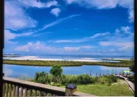 3 Bedroom Condo( Beach, & fish) Beautiful Bayside View and Perfect Sunsets
